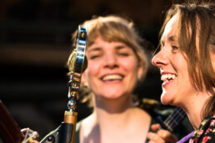 The Lasses - Muziek